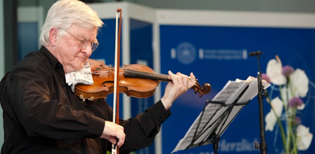 Geiger bei einem Konzert im MH